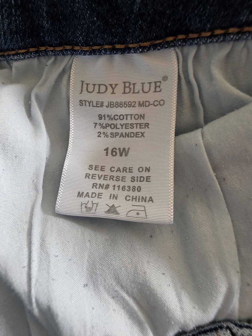 JUDY BLUE MEDIUM WASH HIGH RISE CROP JEAN - Picture 5 of 7